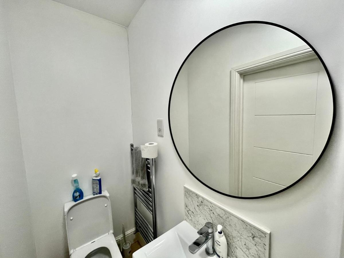 Lovely Self Contained Studio Now Available ロンドン エクステリア 写真
