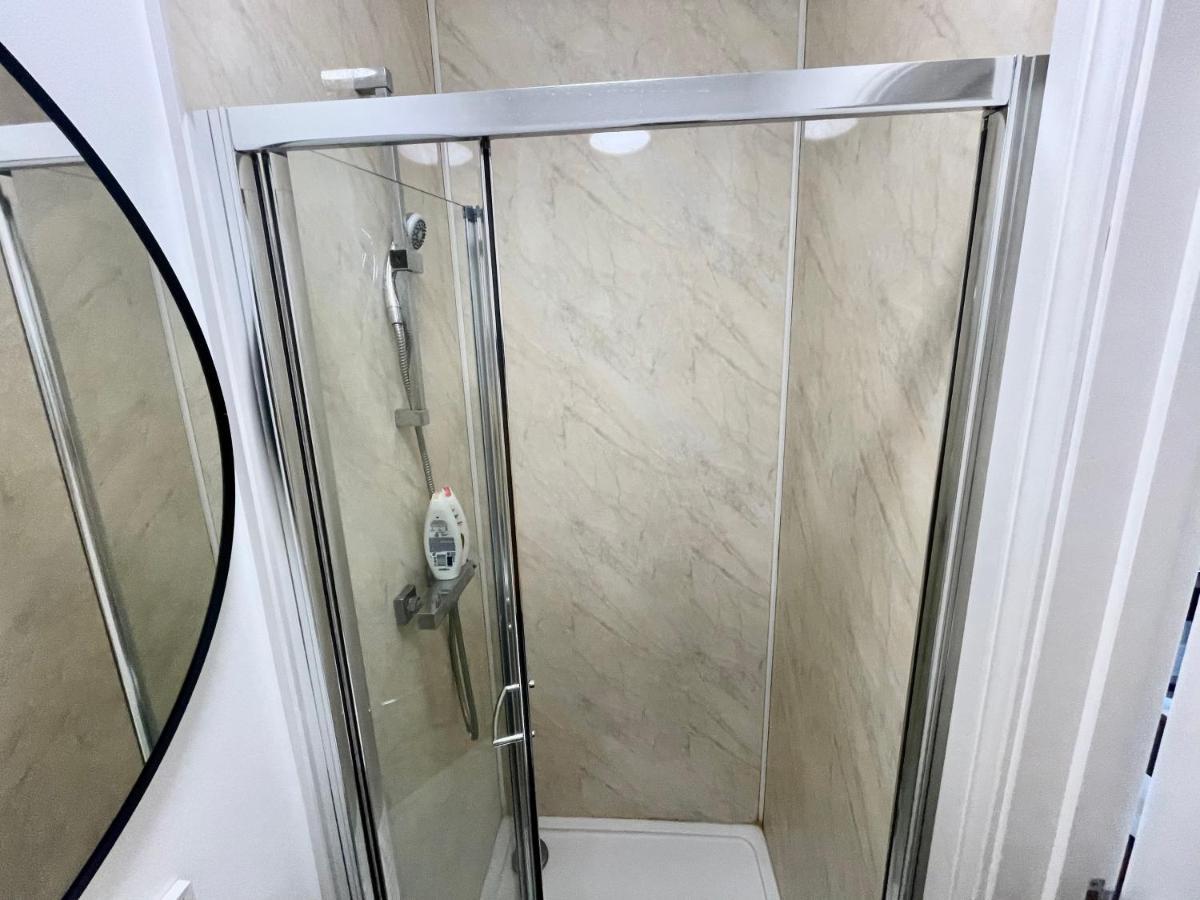 Lovely Self Contained Studio Now Available ロンドン エクステリア 写真